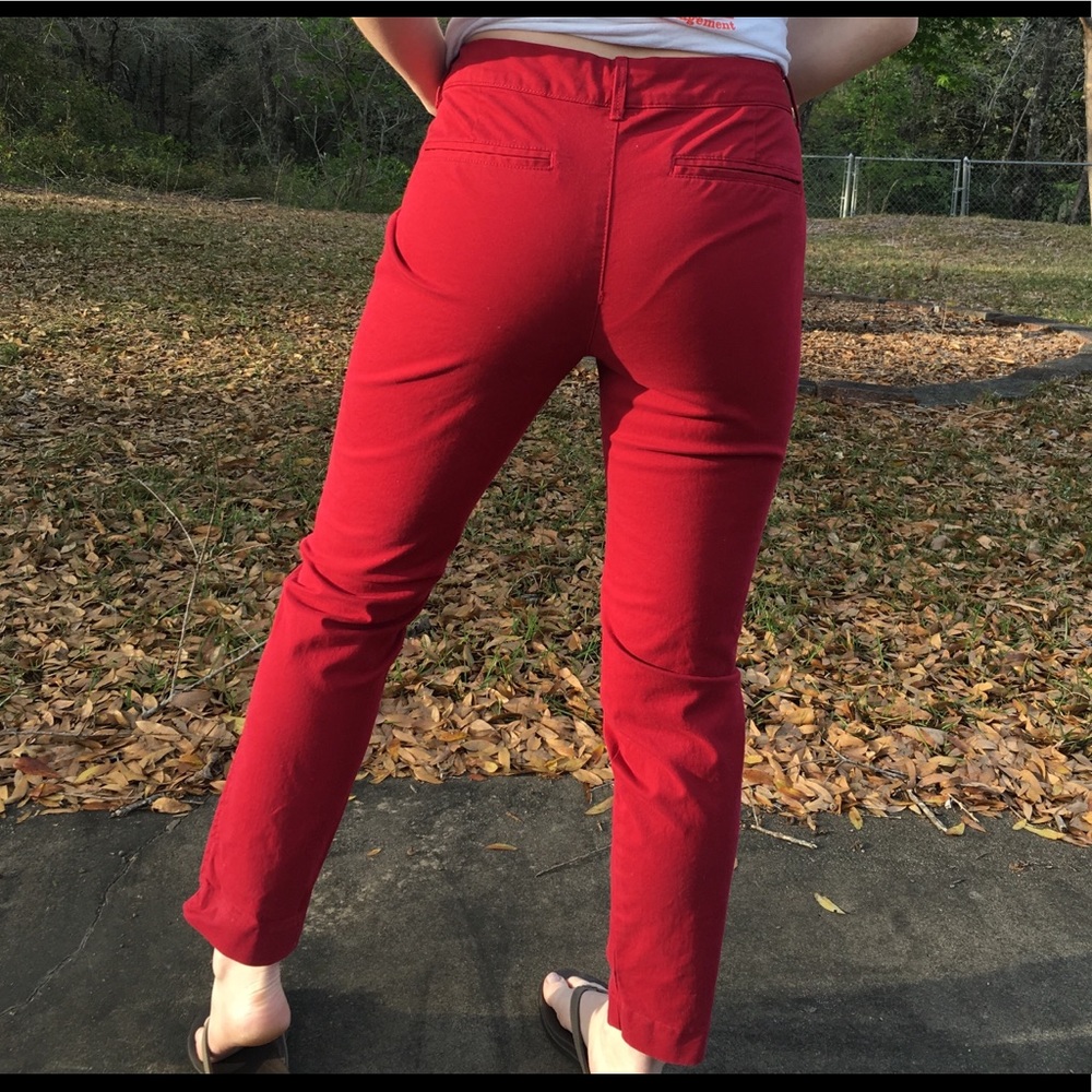 SALE❗️Red women’s khaki, size 6